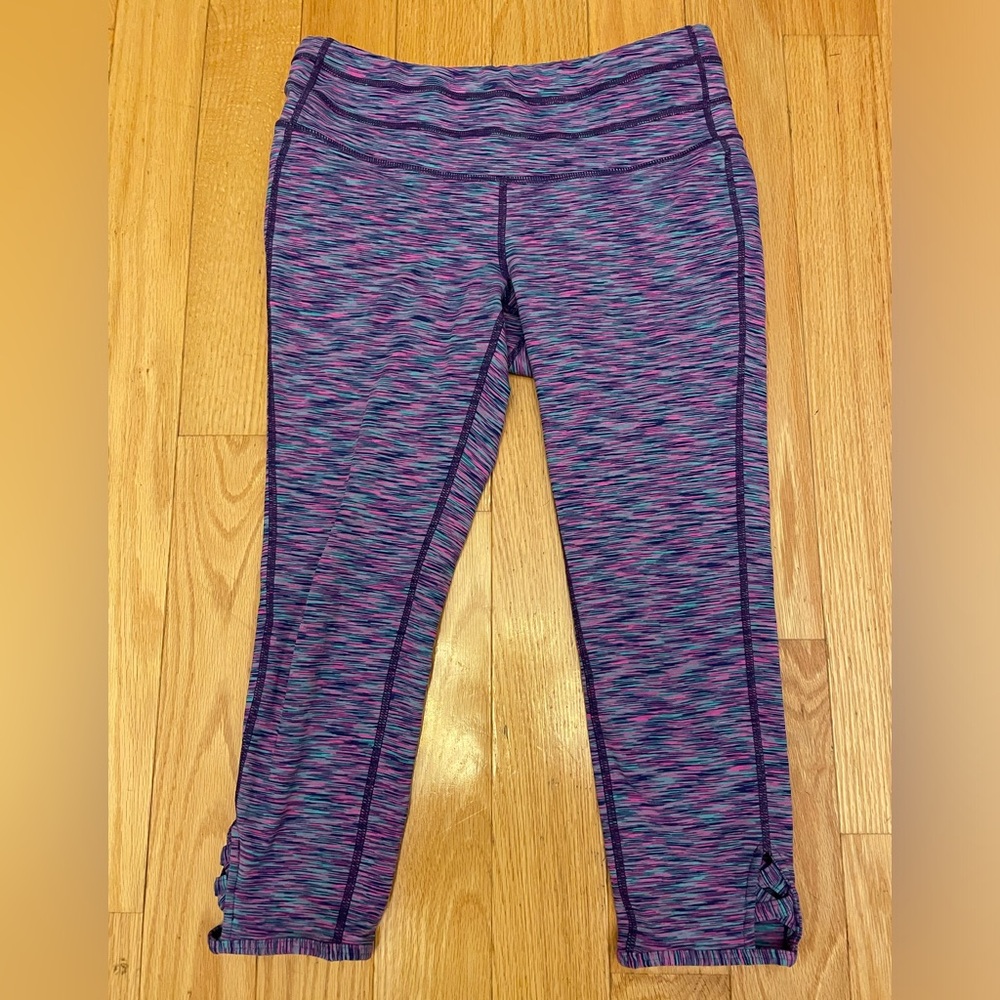 Road Runner Sport Space Dye Capri Leggings in Small